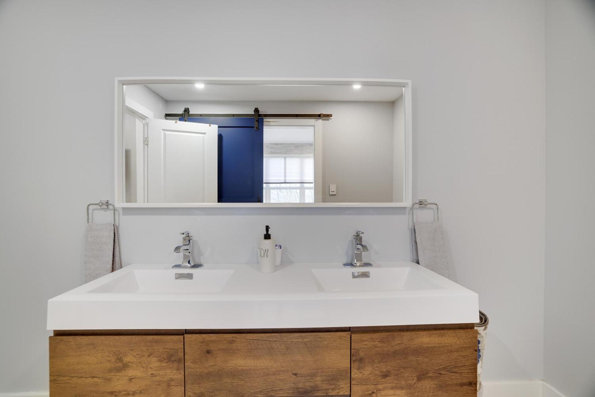 Large In Community W/pools&skiing Bushkill