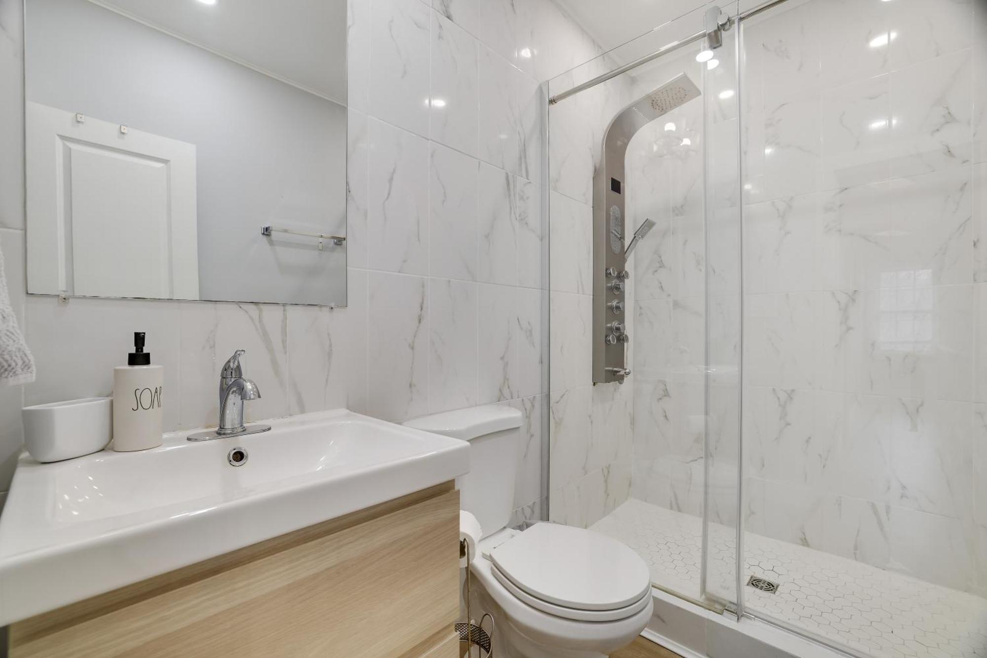 Large In Community W/pools&skiing