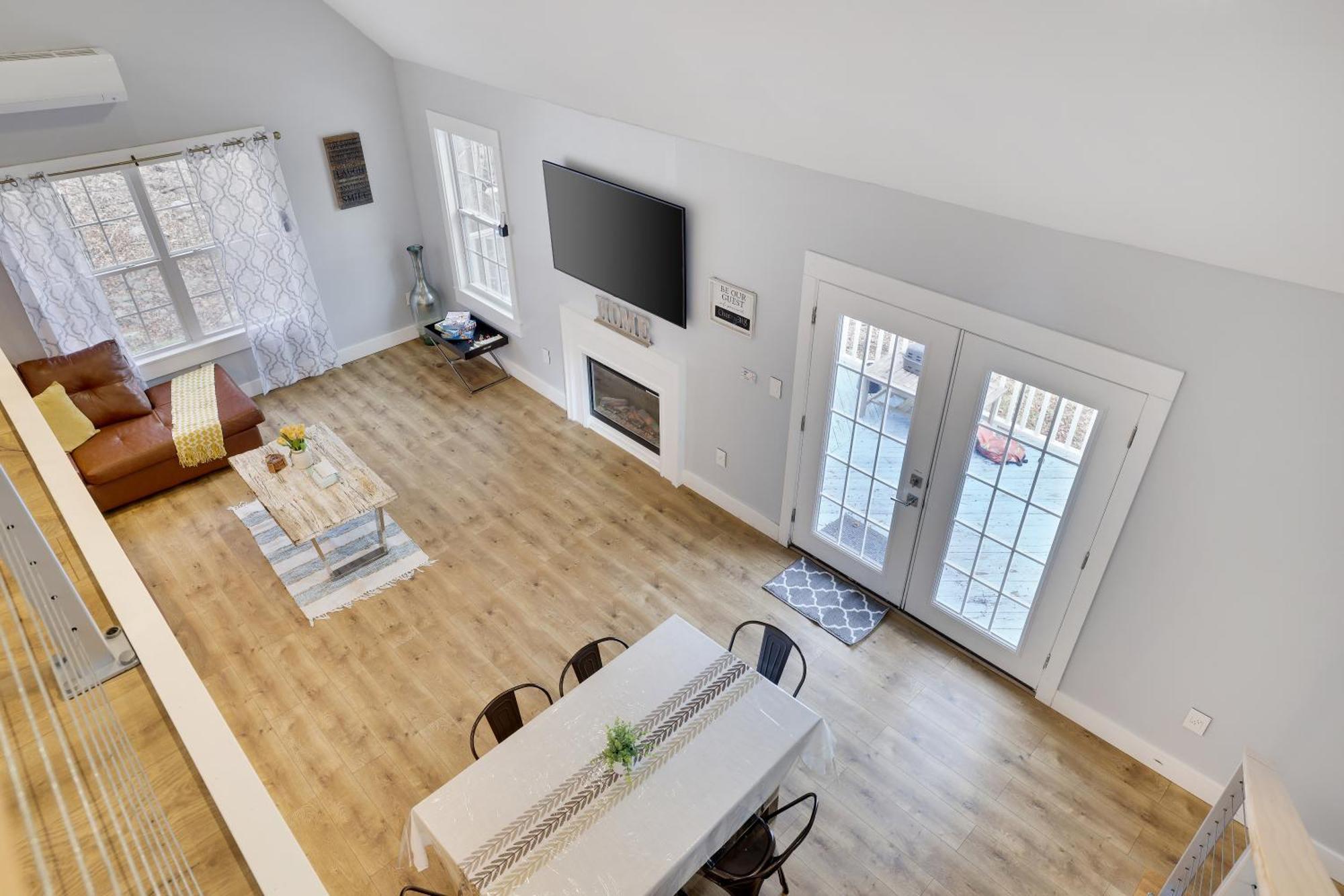 Large In Community W/pools&skiing * Bushkill