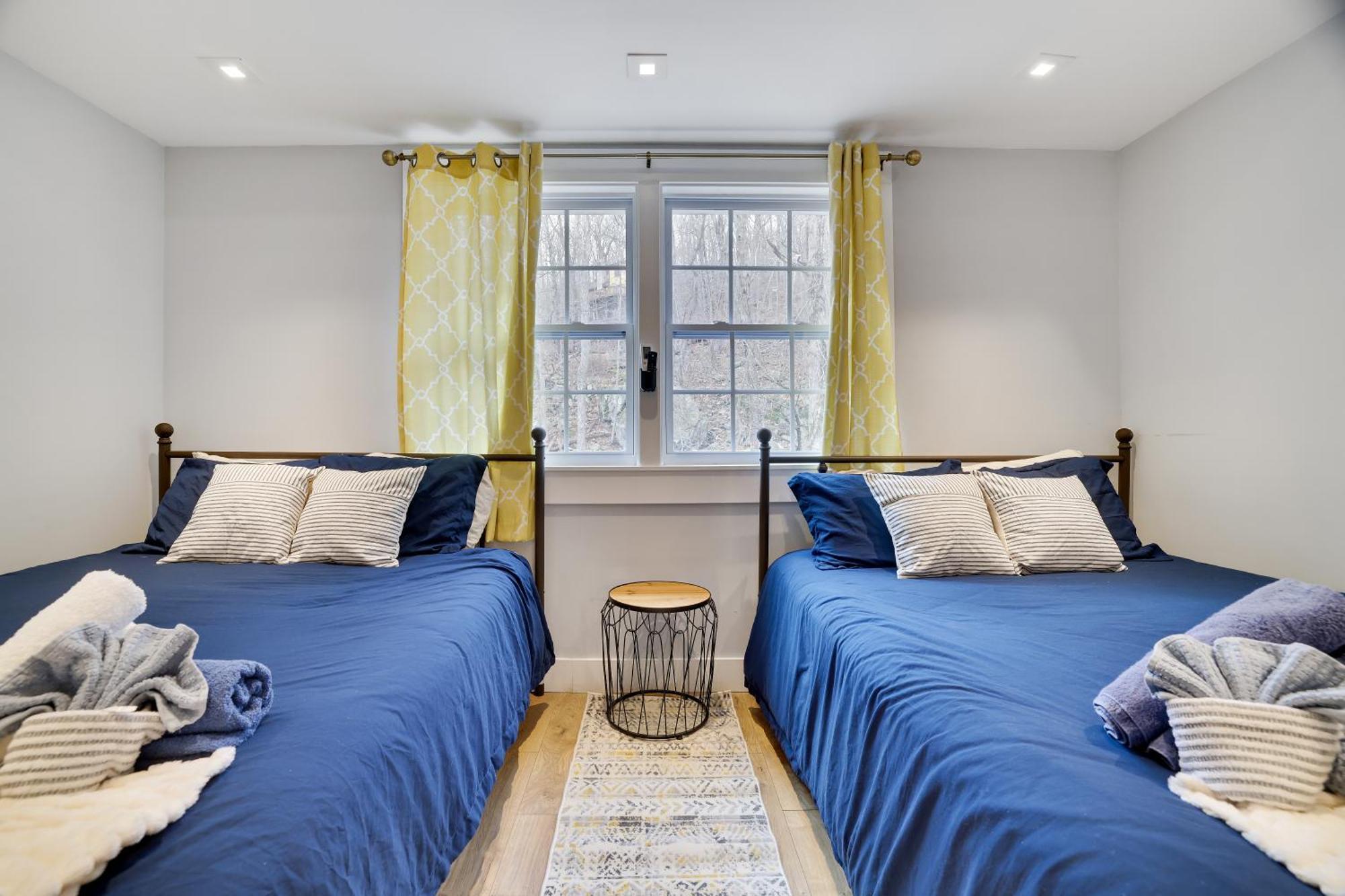 Large In Community W/pools&skiing *