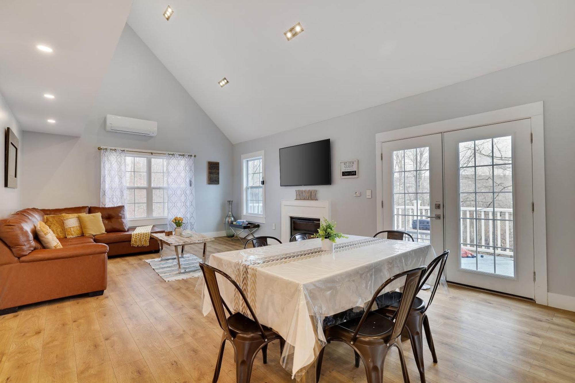 Large In Community W/pools&skiing *