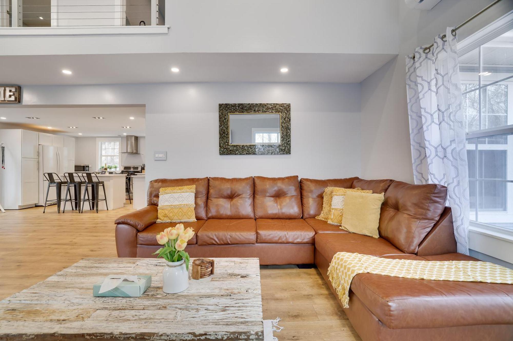 Large In Community W/pools&skiing Bushkill
