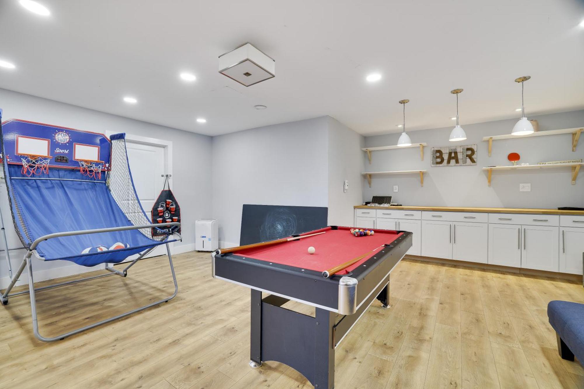 Large In Community W/pools&skiing